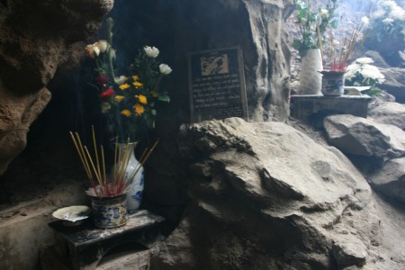 Alter i de 8 kvinders grotte